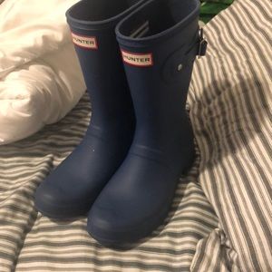 Hunters shirt rain boots